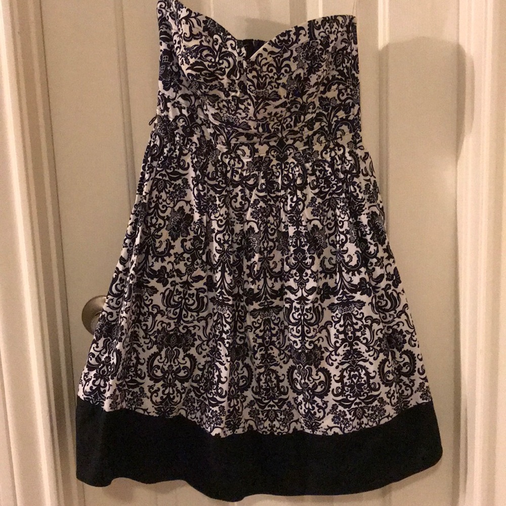 Strapless black & white dress 🌚